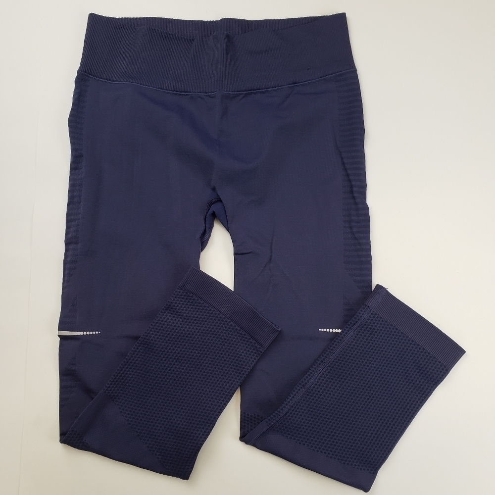 Under Armour 7/8 heat gear leggings size medium